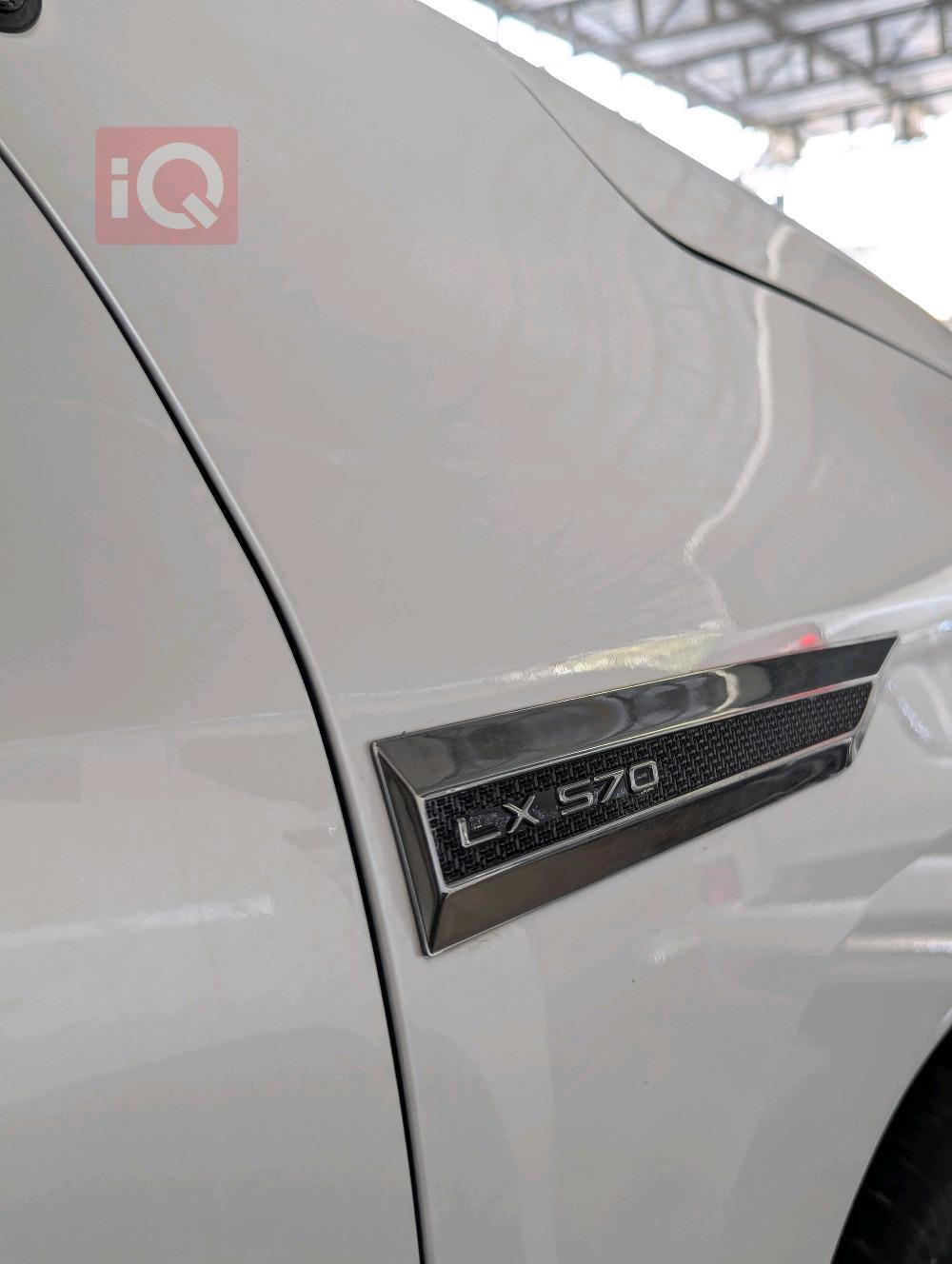 Lexus LX